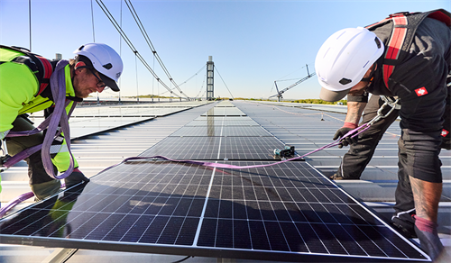 Energiewende in Köln: Das RheinEnergieSTADION wird zum Solar-Kraftwerk