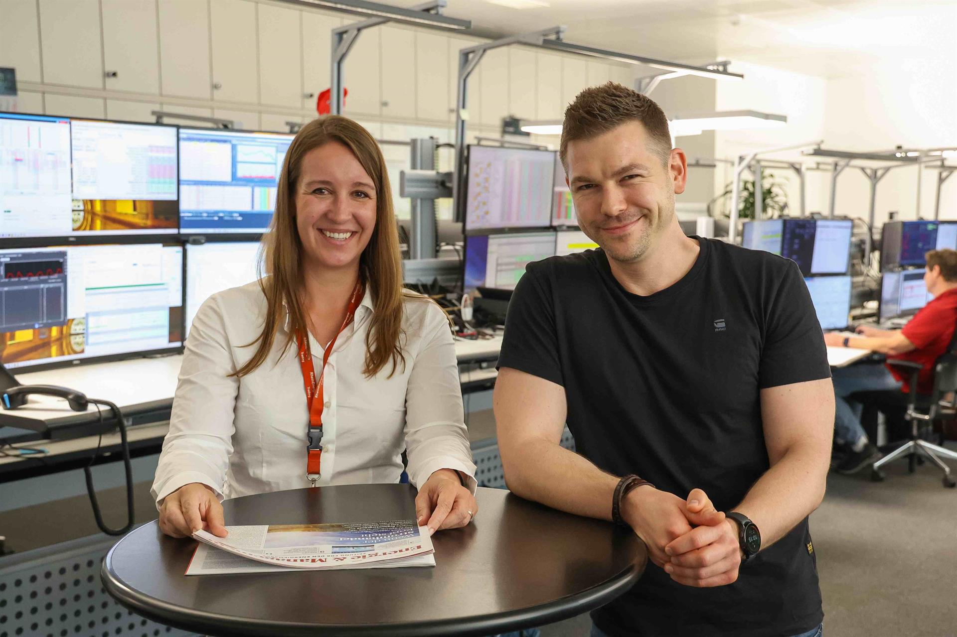 Anna Tücking und Markus Wischnitzki an ihrem Arbeitsplatz