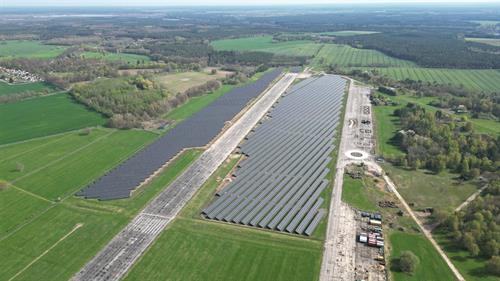 Größter Solarpark mit Batteriespeicher an der Müritz 