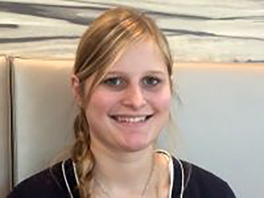Anke Breuer (22) arbeitet nach dem Studium im Controlling der RheinEnergie.