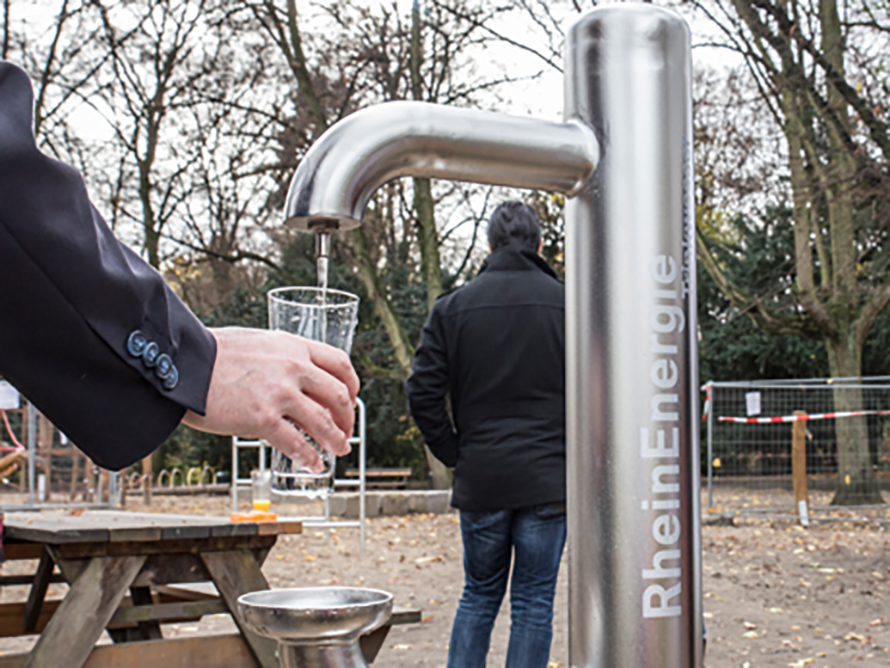Maßarbeit: Unsere Kollegen von der Maschinentechnik haben die Trinkwasserspender entworfen und angefertigt (Foto: RheinEnergie).