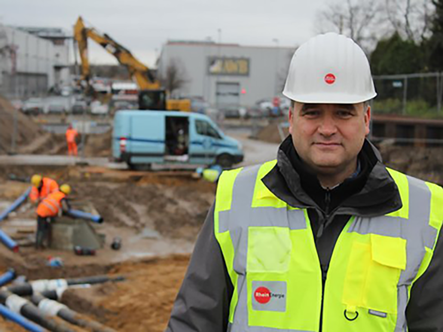 Projektleiter Marco Cottouri (48) ist Chef der Baustelle am Güterbahnhof Ehrenfeld (Foto: Jan Stellmacher)