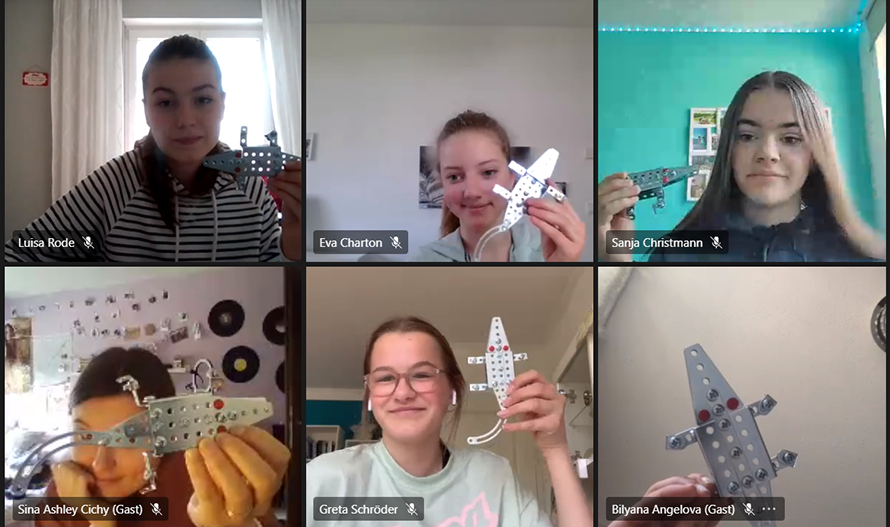 Premiere beim Girls‘ Day: Schülerinnen auf virtueller Technik-Tour